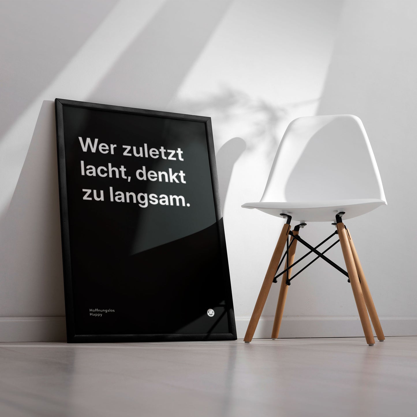 Wer zuletzt lacht, denkt zu langsam. – Poster mit Spruch