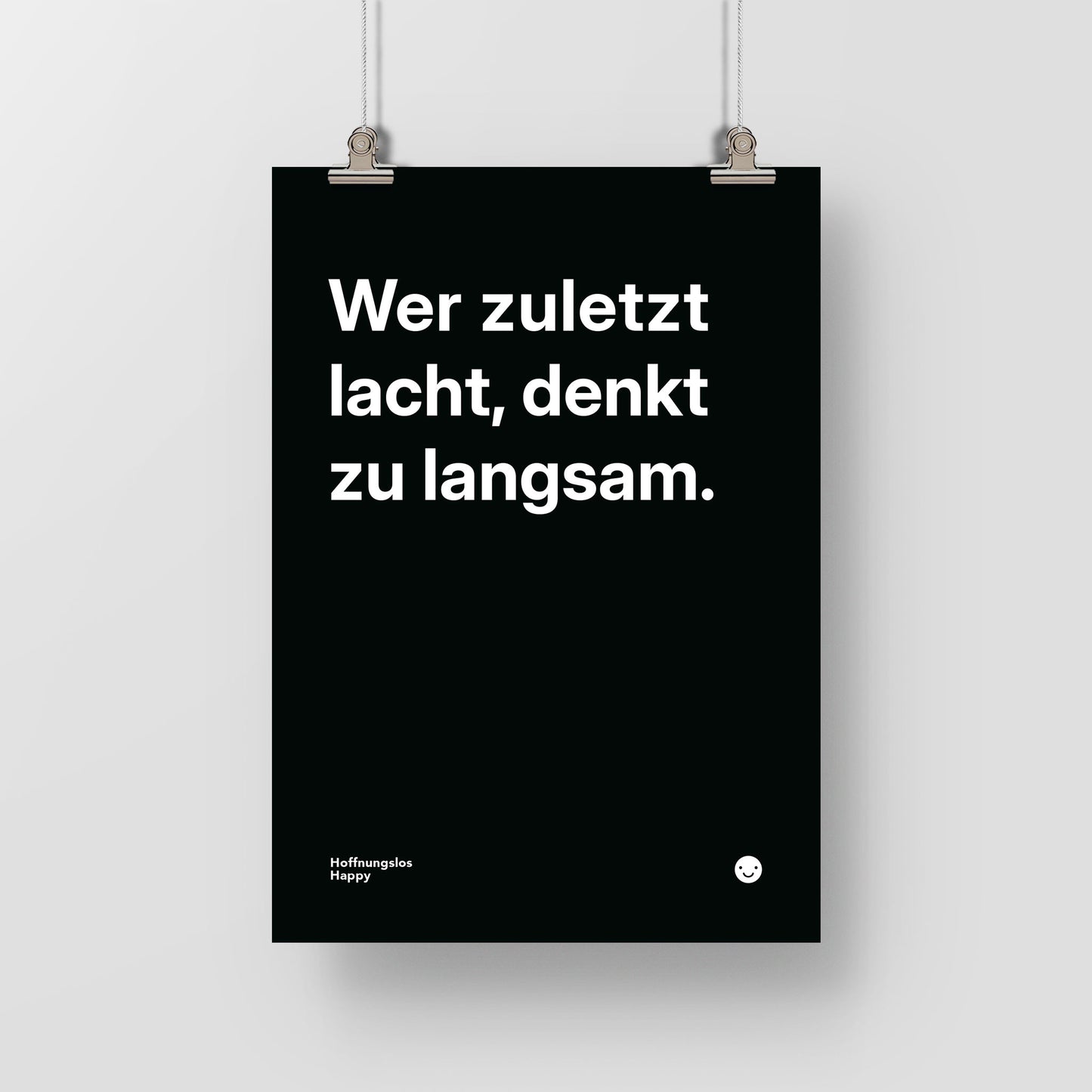 Wer zuletzt lacht, denkt zu langsam. – Poster mit Spruch