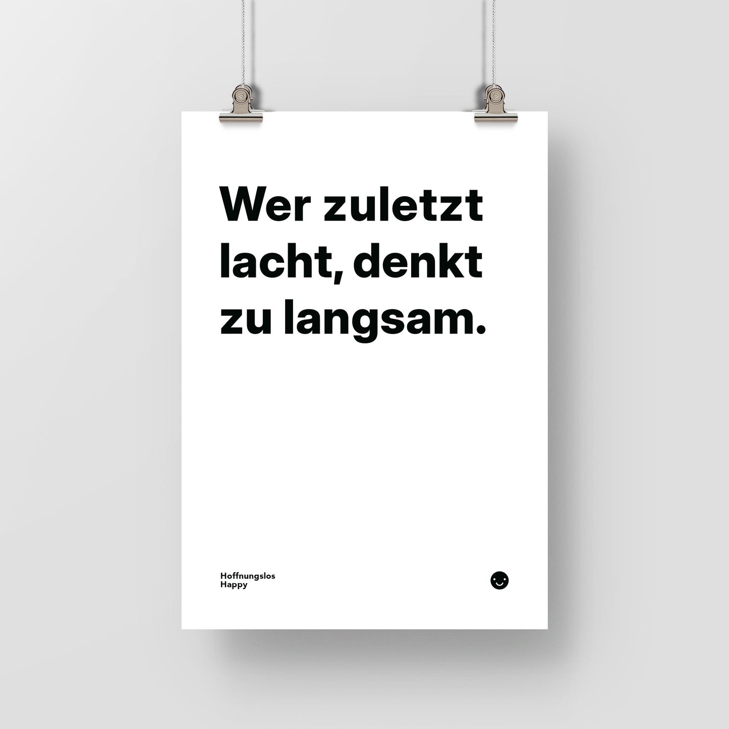 Wer zuletzt lacht, denkt zu langsam. – Poster mit Spruch